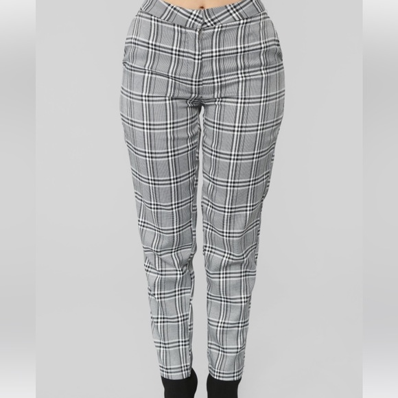 2 piece grey plaid pant suit with built-in belt - Picture 3 of 6